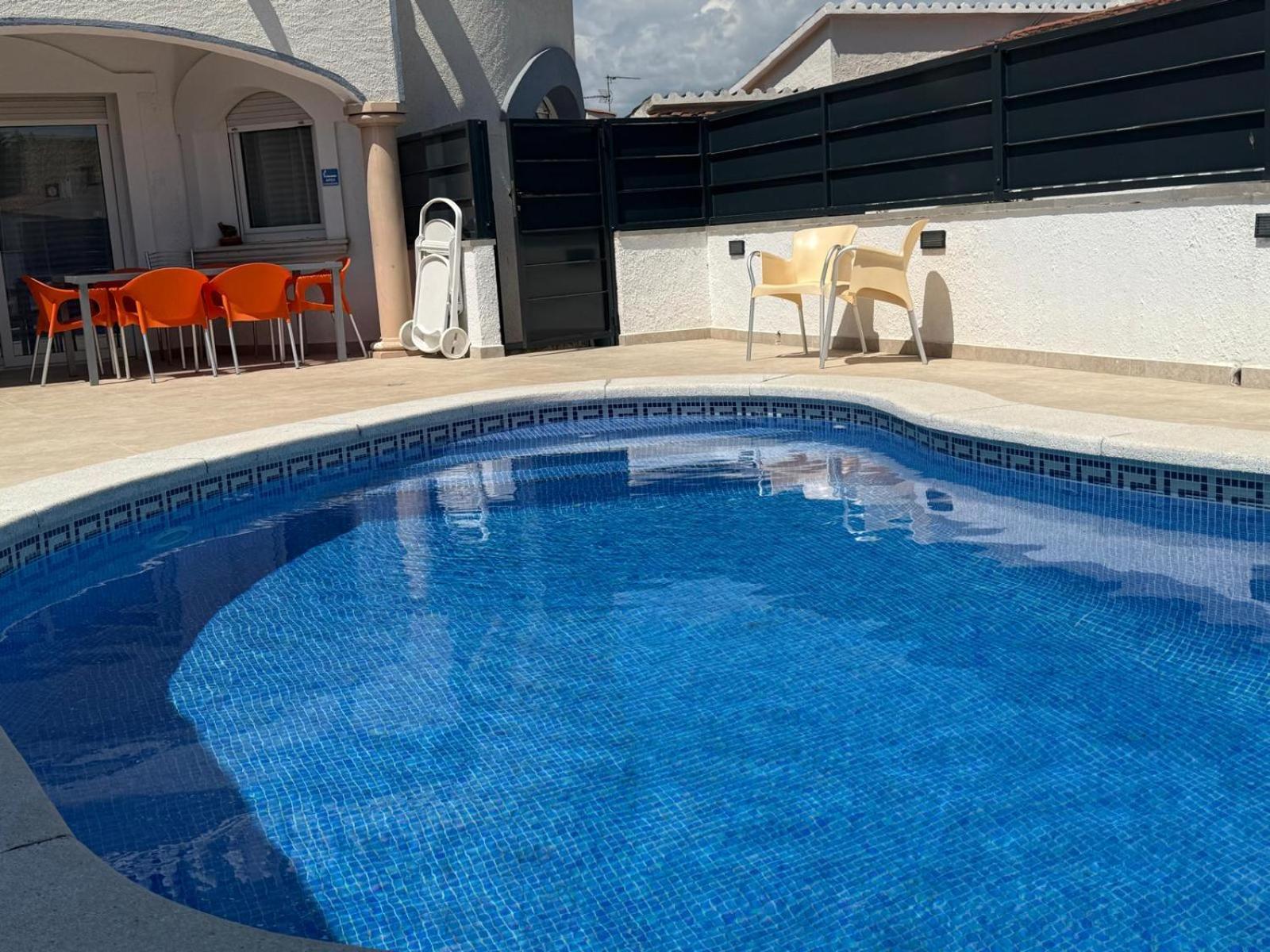 Villa Raquel Koky Ampuriabrava Exterior foto